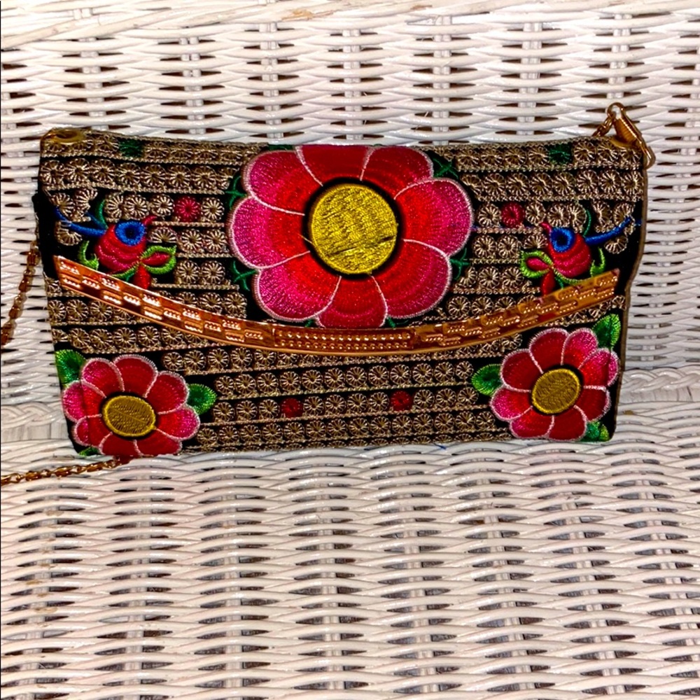 Mexican embroidered artesanal purse